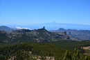 Blick von Pico de las Nieves über den Roque Nublo zum Teide auf Teneriffa
