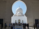 Eingang zur Scheich Zayed Grand Moschee in Abu Dhabi
