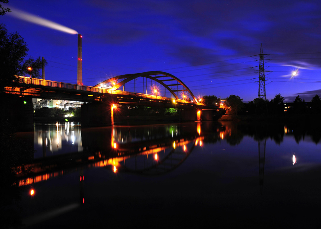 Die Eisenbahnbrücke bei Mainaschaff