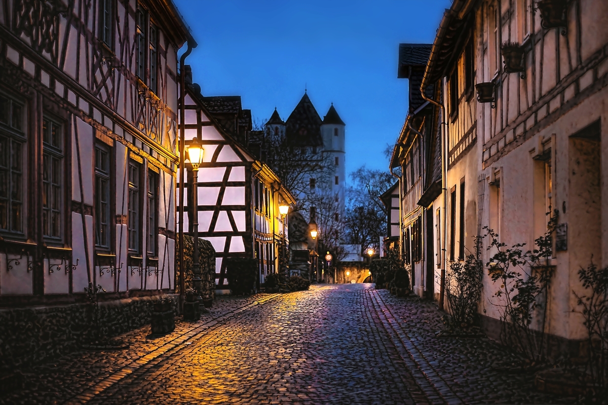 Eltville - Burgstraße - kurz vor Sonnenaufgang