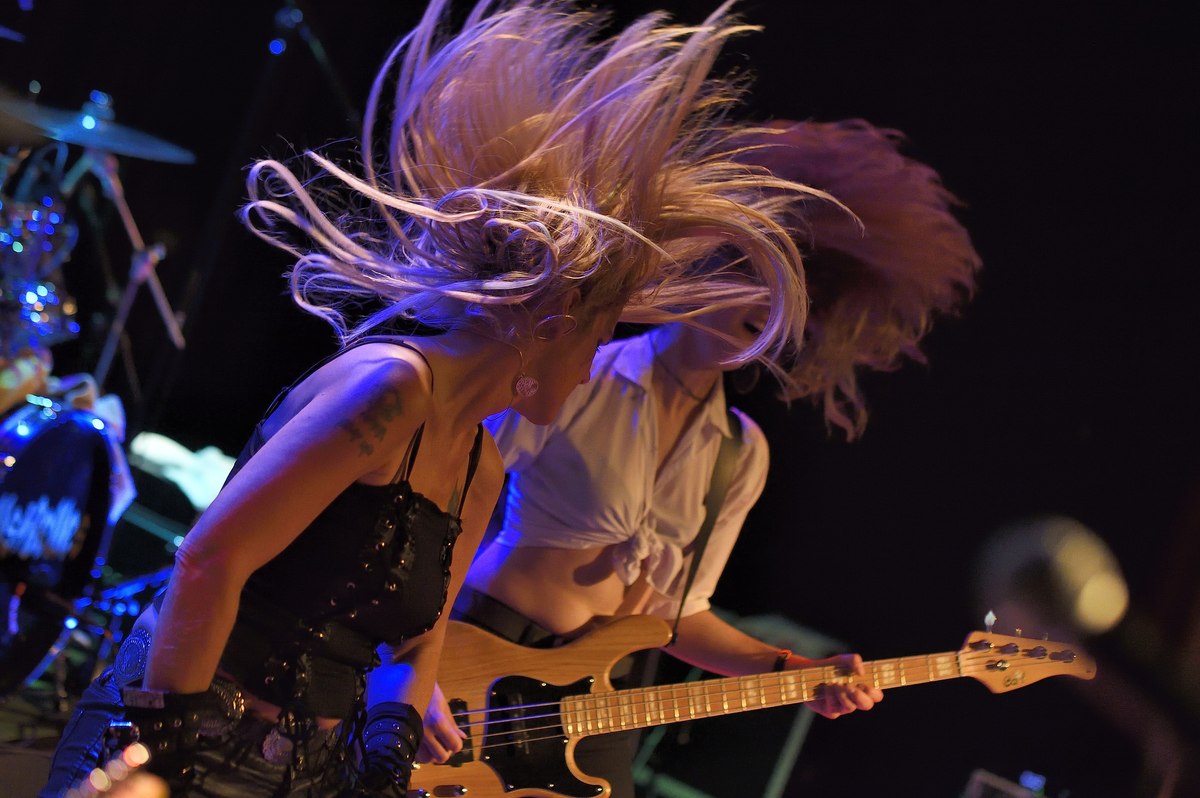 Hells Belles AC/DC Cover Fliegende Haare!