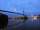 Köhlbrandbrücke in blau
