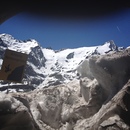 Bergblick durch Schnee