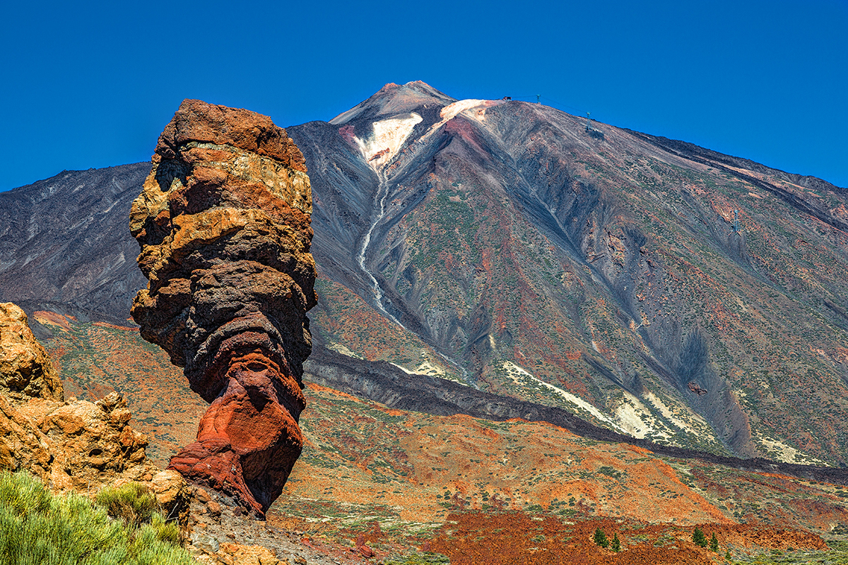 El Teide und  “Roque Cinchado “ – der steinerne Baum - Der "Pico del Teide" ist mit 3.718 Metern der höchste Berg Spaniens und ein aktiver Vulkan, außerdem der dritthöchste Inselvulkan der Welt.Letzter Ausbruch: 1909