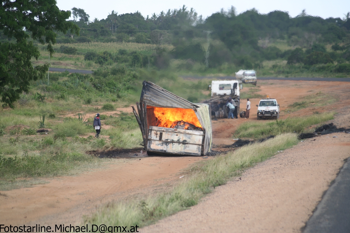 In Afrika kommt nicht so schnell die Feuerwehr als bei un.