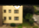 Regentropfen an Unterkante Jalousie /22. Juni 2011/18:22 Uhr) --- 1. Foto ---