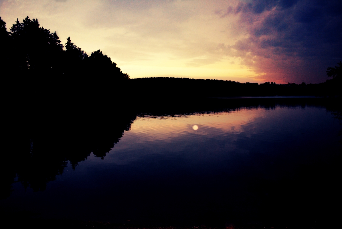 Kurz vor dem Gewitter am See
