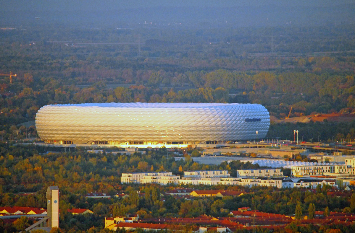 Ufo??? - Nein, die Allianz-Arena in München ....