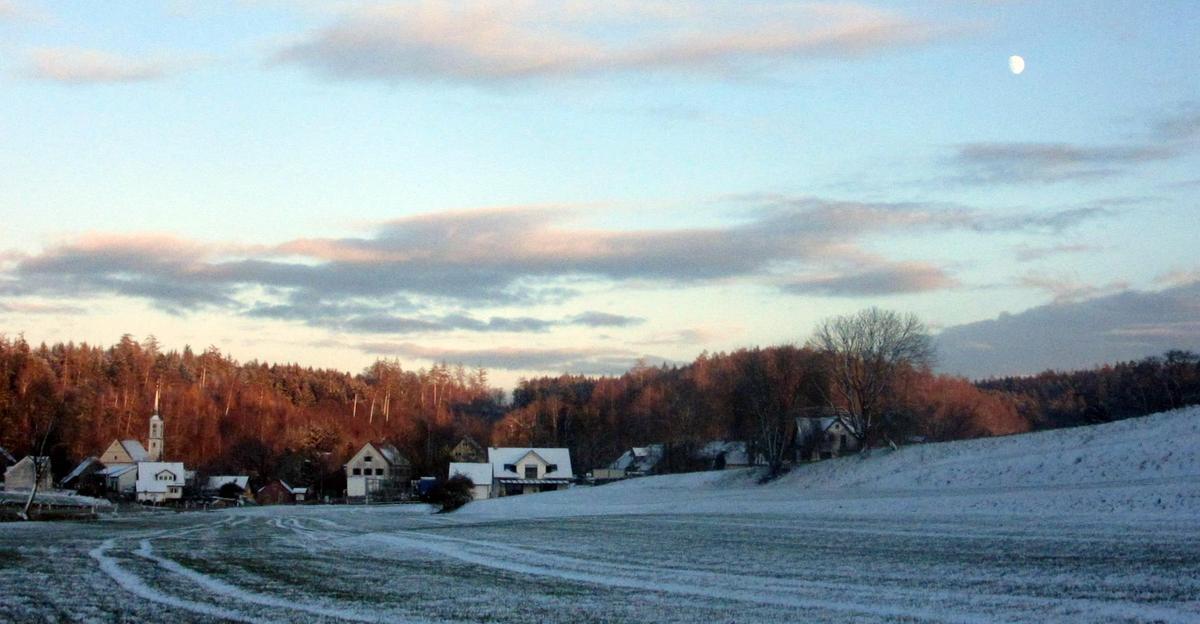 Edenhausen in der Abendämmerung