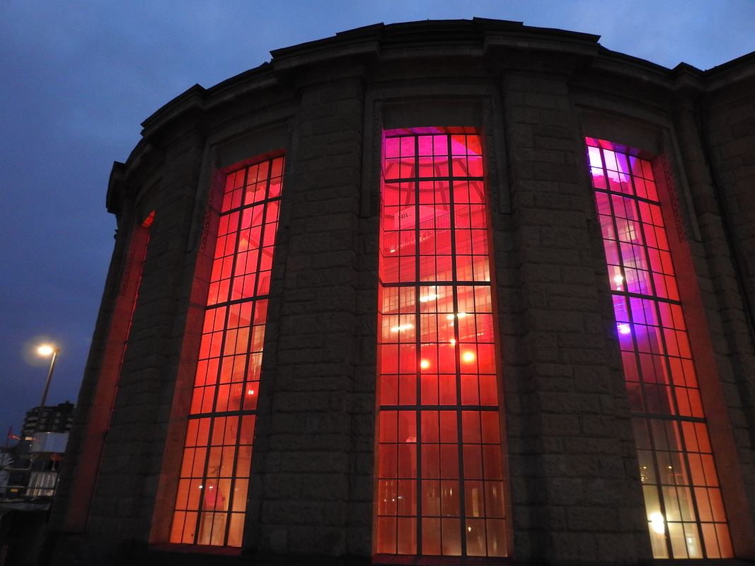 Alter Elbtunnel in rot
