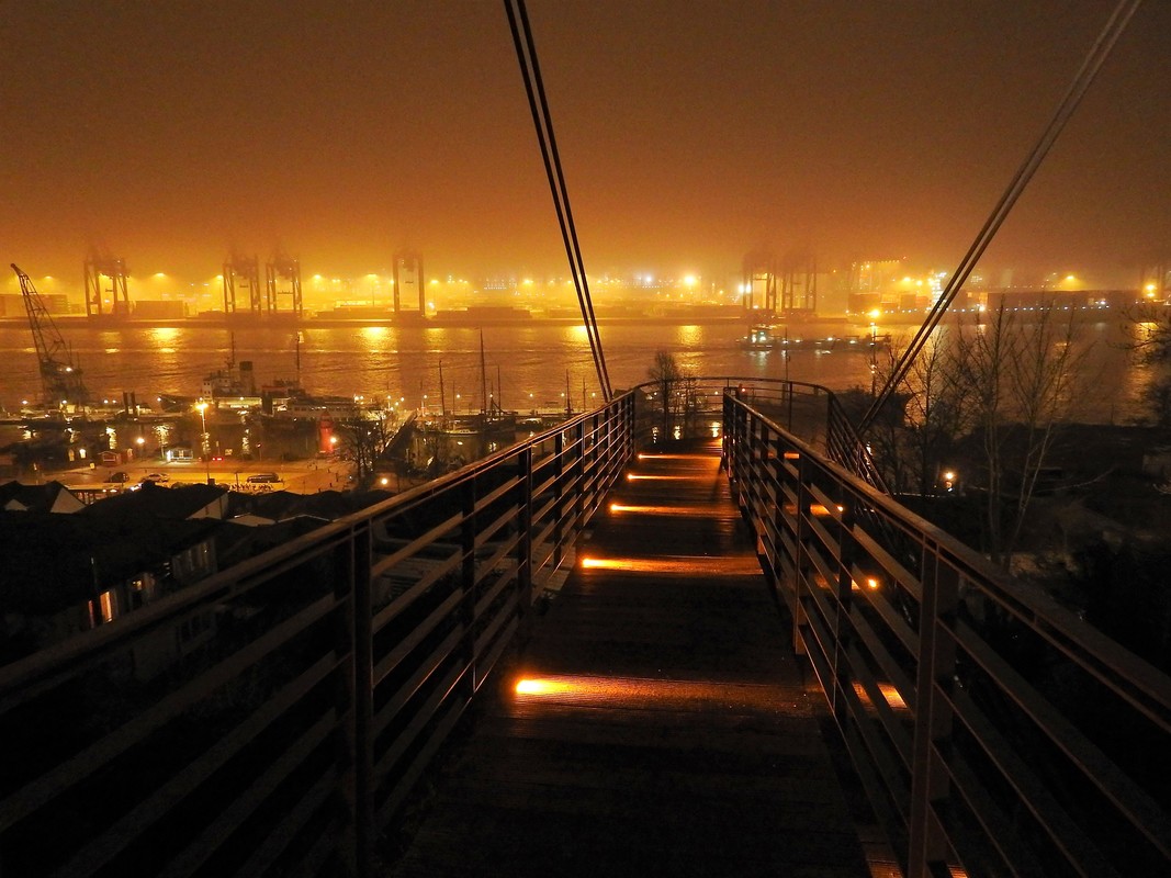 Hamburg bei Nacht