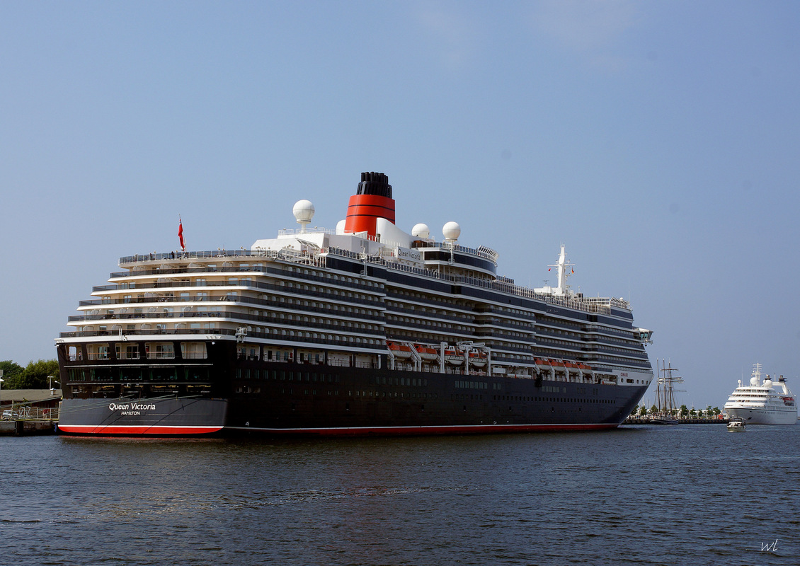    "Queen Victoria" vor Warnemünde