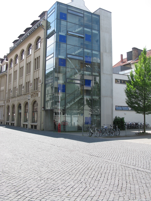 Gläserne Gebäudefront