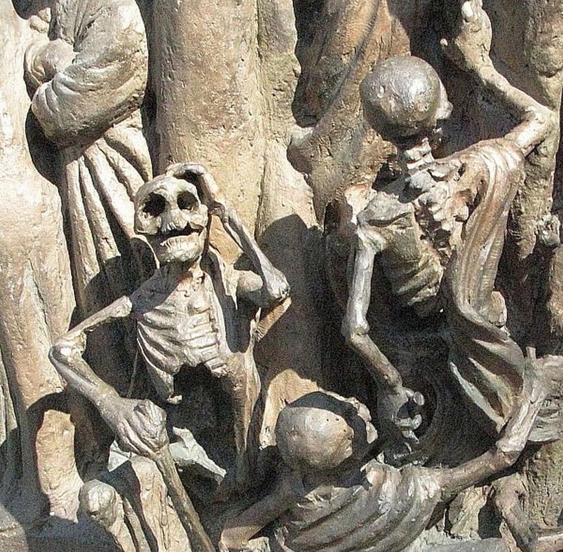 Detail aus Säule 2000 Jahre Christentum