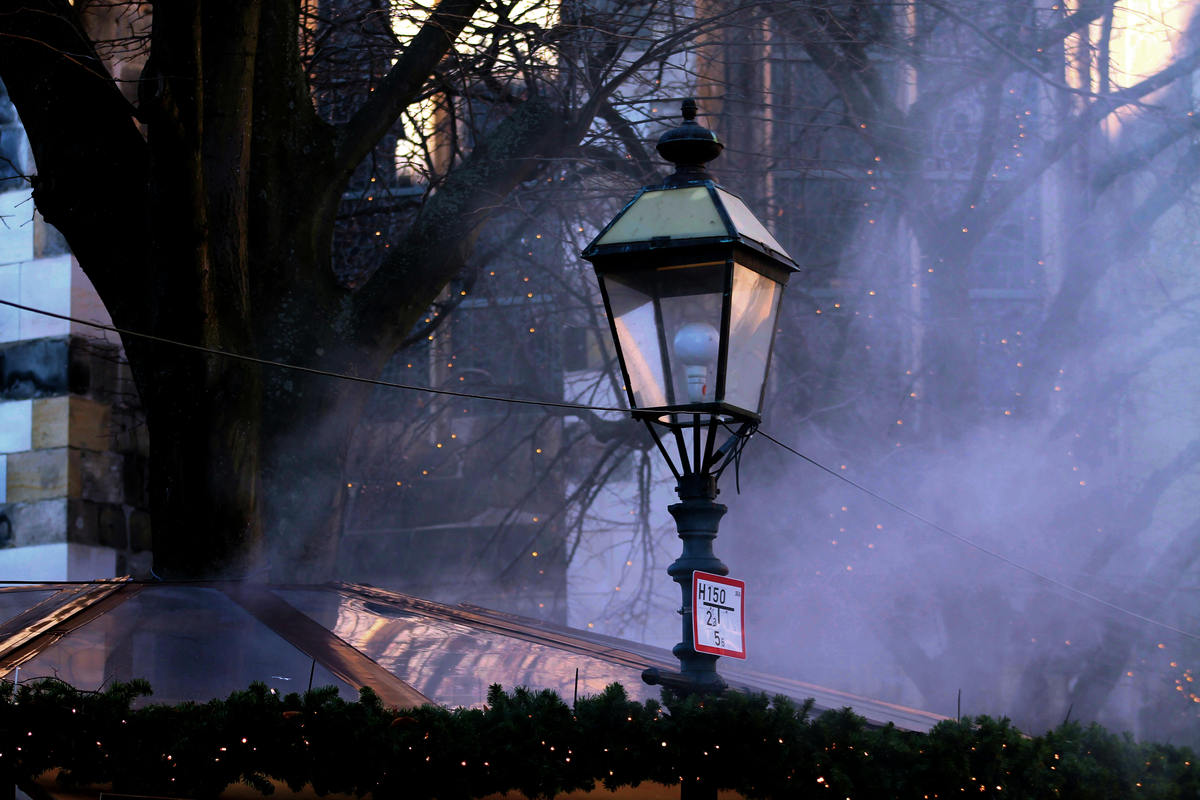 Reibekuchenbude auf dem Weihnachtsmarkt in Aachen