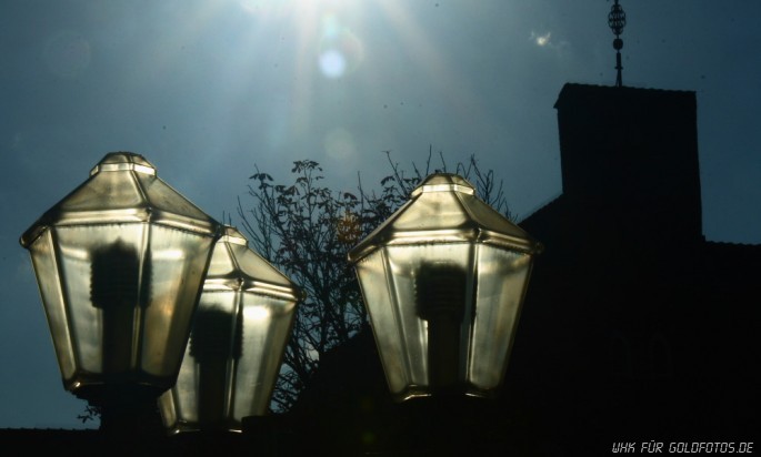 Leuchtende Laternen am Marktplatz