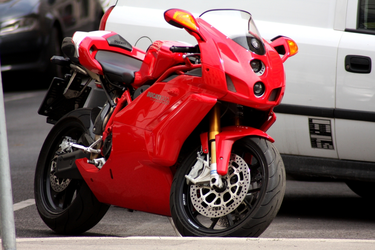 Hier eine Rote Ducati