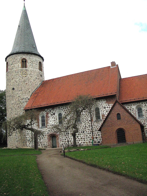 Kirche in 23714 Neukirchen Bad Malente-Gremsmühlen (07.10.2011) --- 1. Foto ---