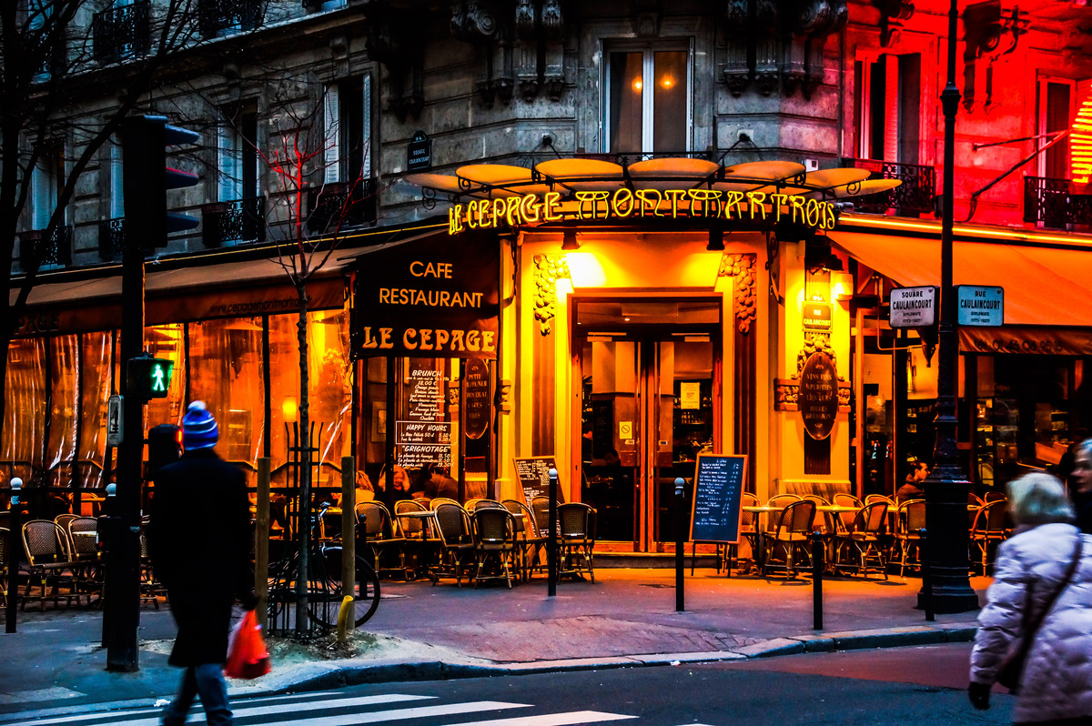 Nächtliches Cafe am Montmartre