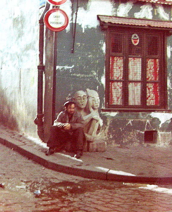an einer Straßenecke in Paris