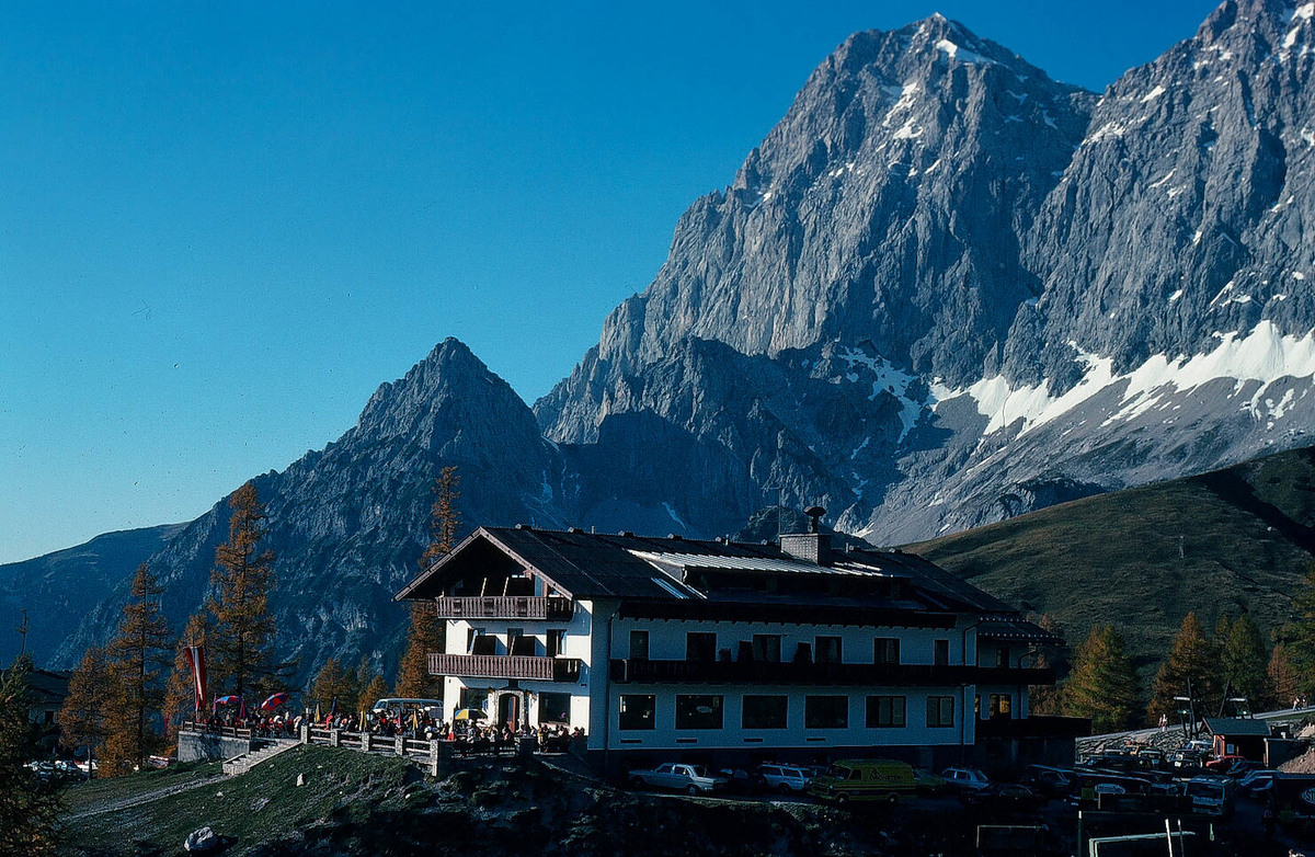 TÜRLWANDHÜTTE AM FUSSE DER DACHSTEINSÜDWAND
