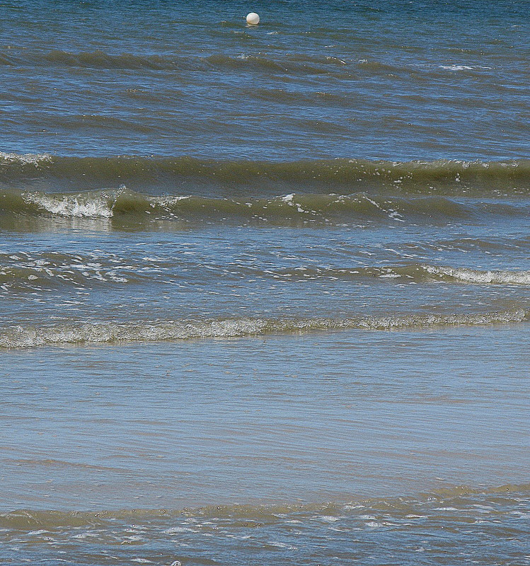 Spiel der Nordseewellen --- 1. Foto (04.6.2011/12:51 Uhr)---