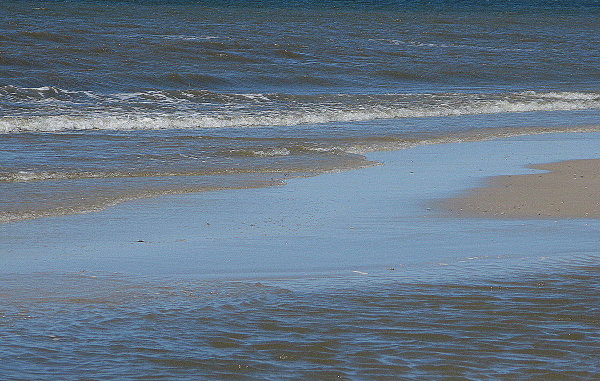 Spiel der Nordseewellen --- 2. Foto (04.6.2011/12:52 Uhr)---