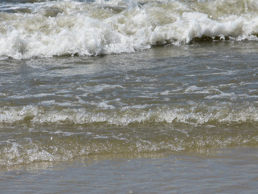 Spiel der Nordseewellen --- 3. Foto --- (04.6.2011/12:57 Uhr)