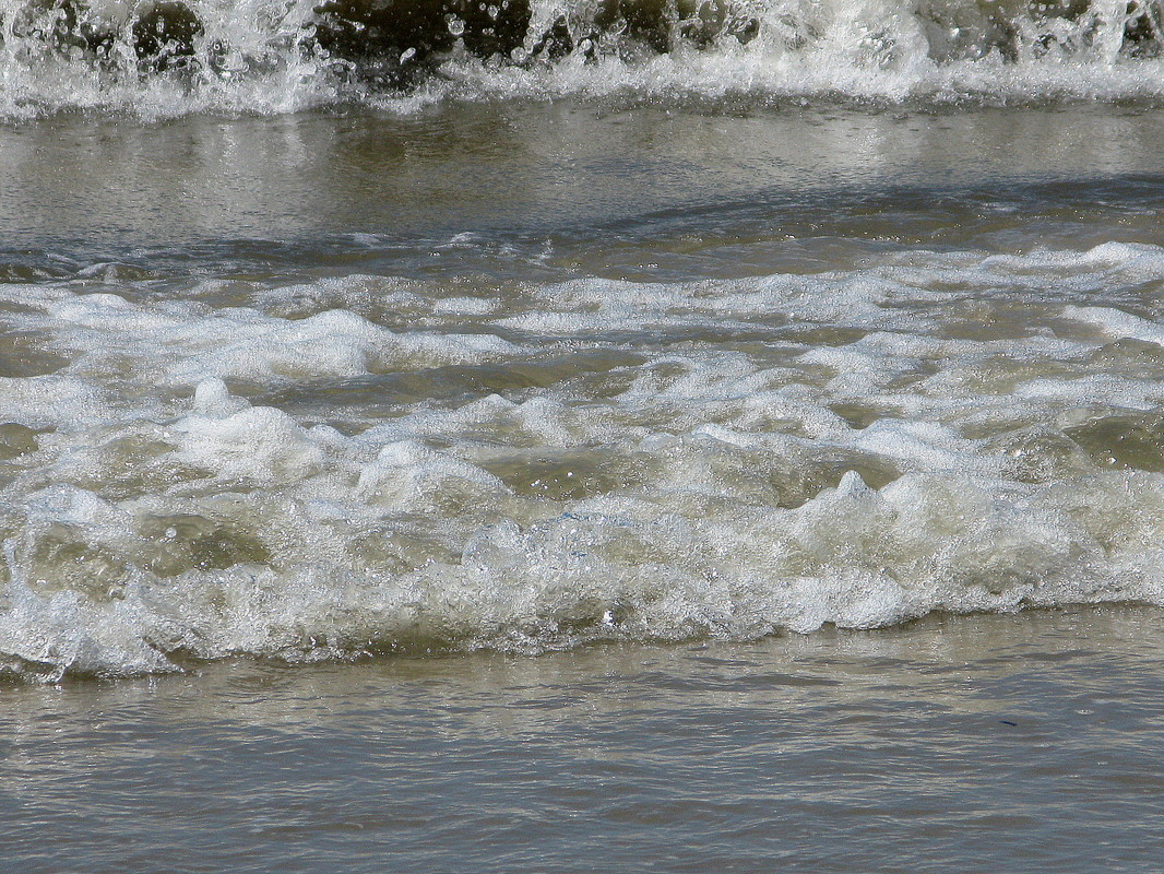 Spiel der Nordseewellen --- 4. Foto (04.6.2011/12:57 Uhr)