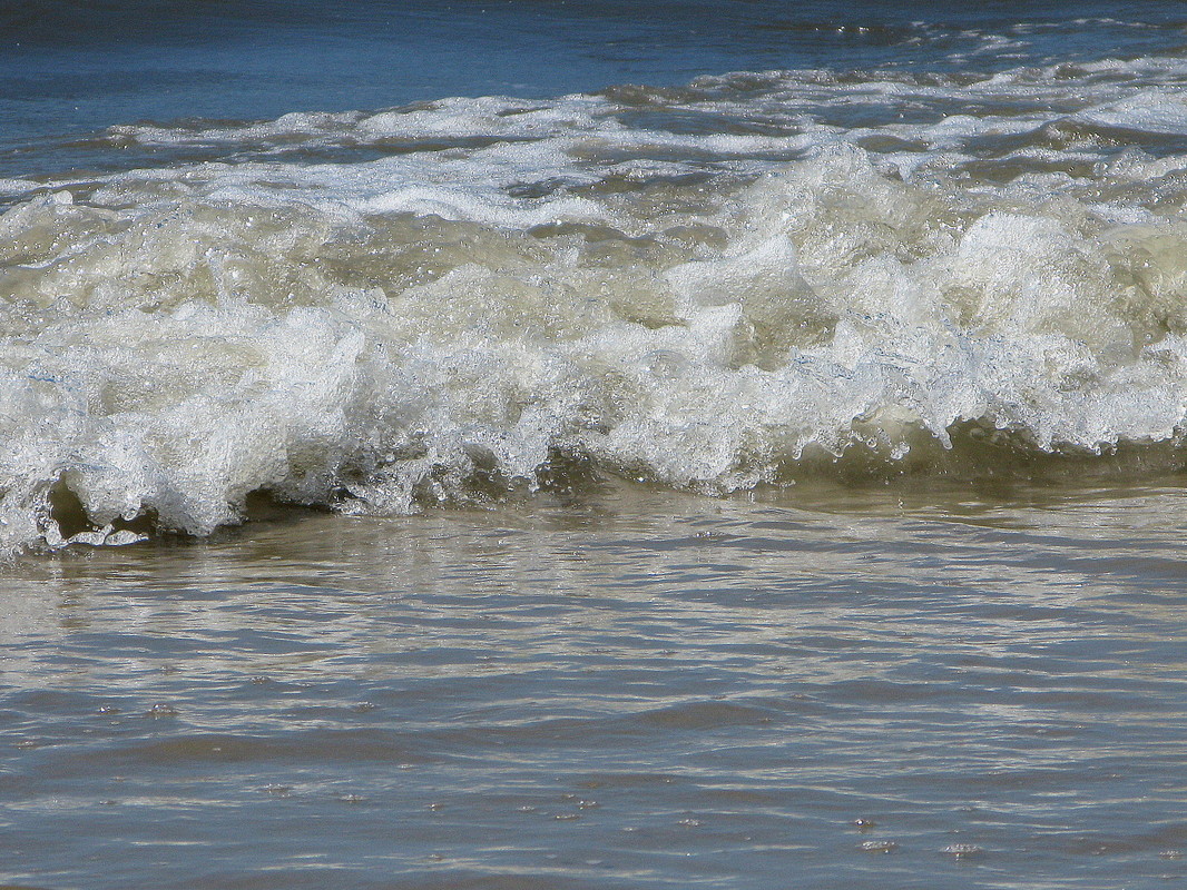 Spiel der Nordseewellen --- 9. Foto (04.6.2011/12:58Uhr) ---