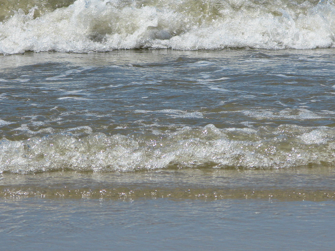 Spiel der Nordseewellen --- 12. Foto (04.6.2011/12:59 Uhr) ---