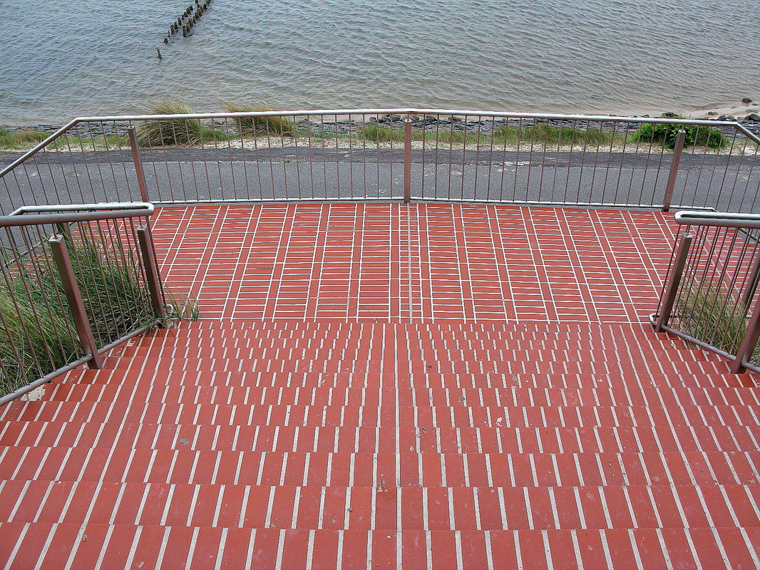 Treppe von der Oberen Wandelbahn zur Unteren Wandelbahn in Wittdün
