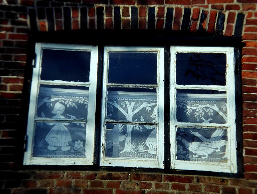 Fenster in Nebel auf der Insel Amrum