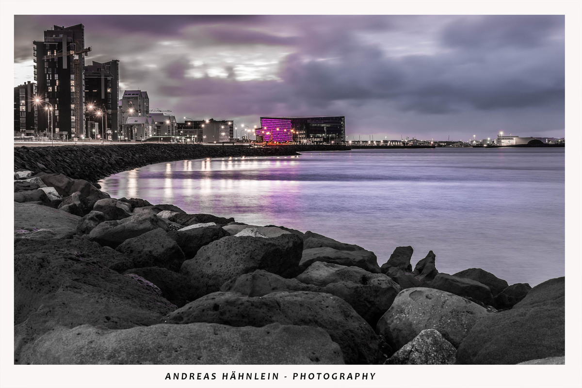 Reykjavik - leuchtende HARPA