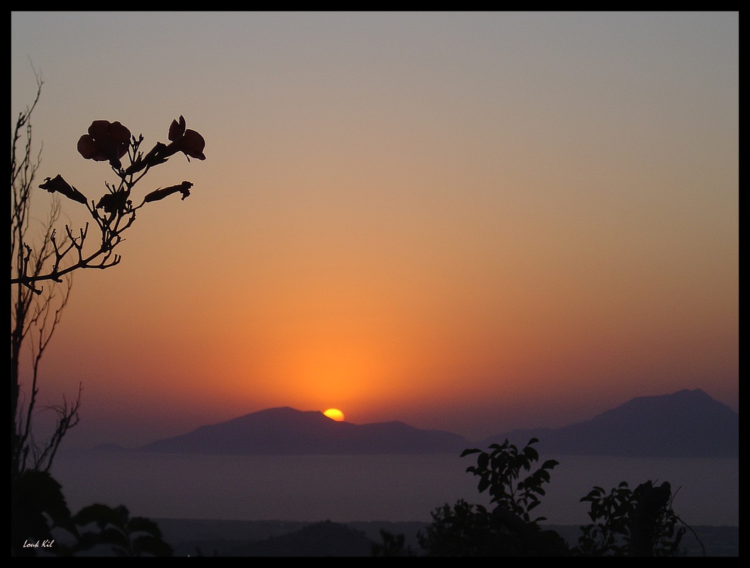 Vom Hoch auf einem Berg auf der Insel Kos sicht zu Sonnenuntergang!