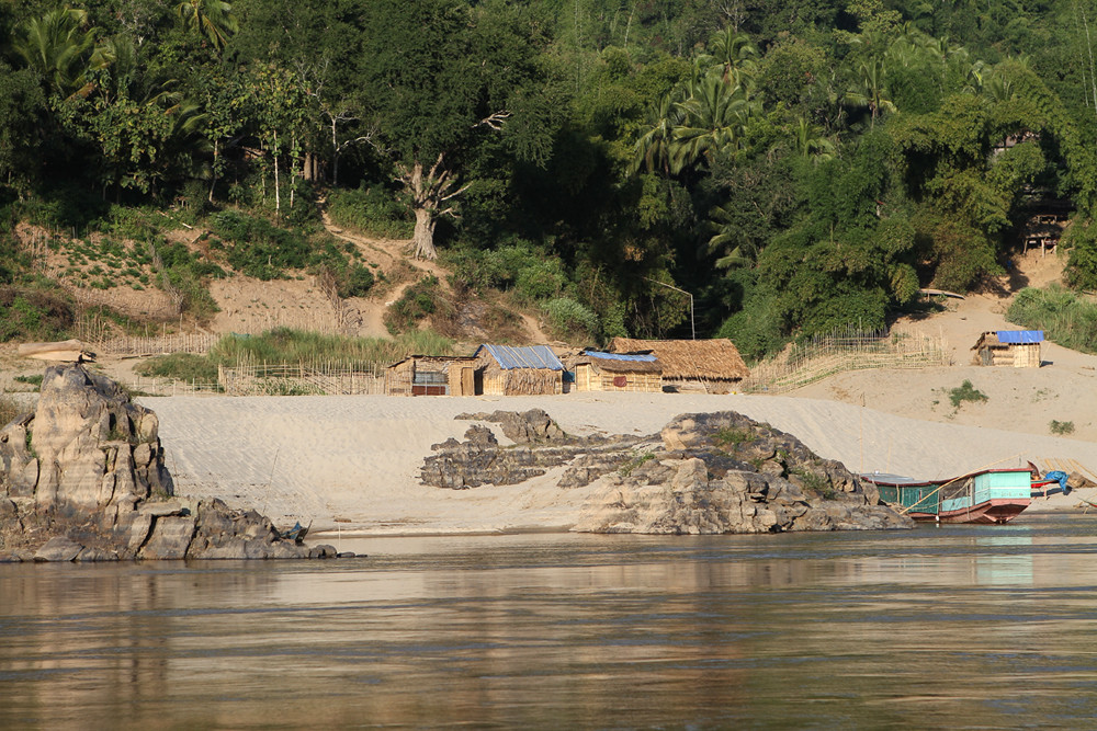 typisches dorf am mekong