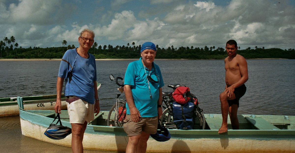 FLUSSÜBERQUERUNG IN BRASILIEN