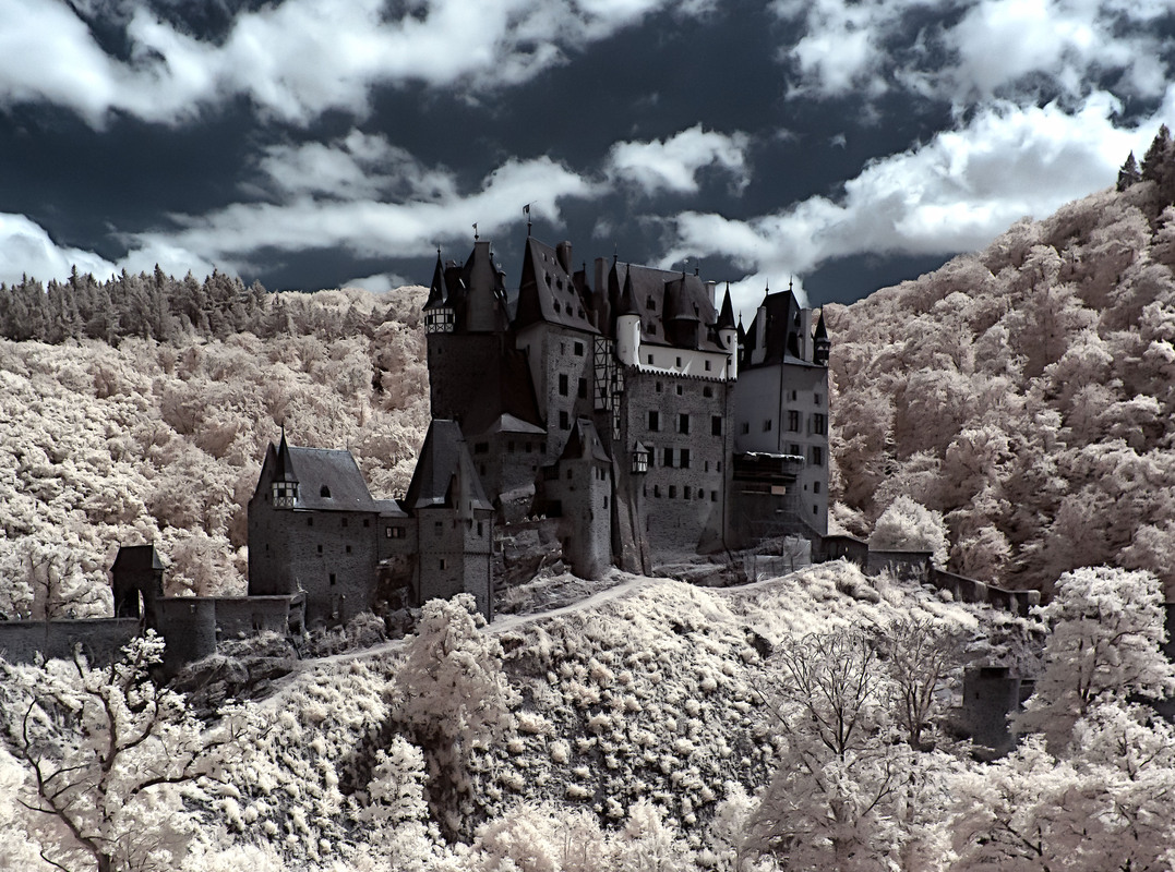 Die Burg Eltz und das Eltztal