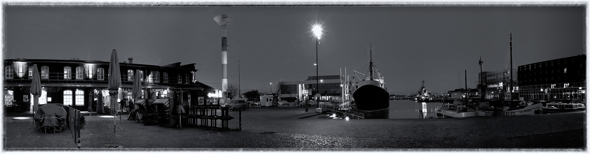 alter Fischereihafen bei Nacht