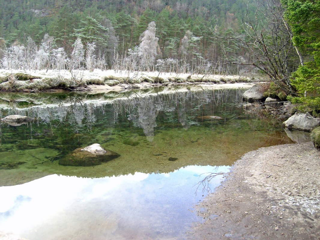 Fluss im Winter