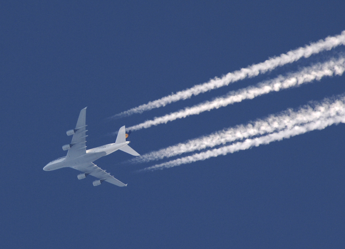 Lufthansa Airbus 380   Frankfurt/M.- Tokyo Narita nordöstlich  von Berlin
