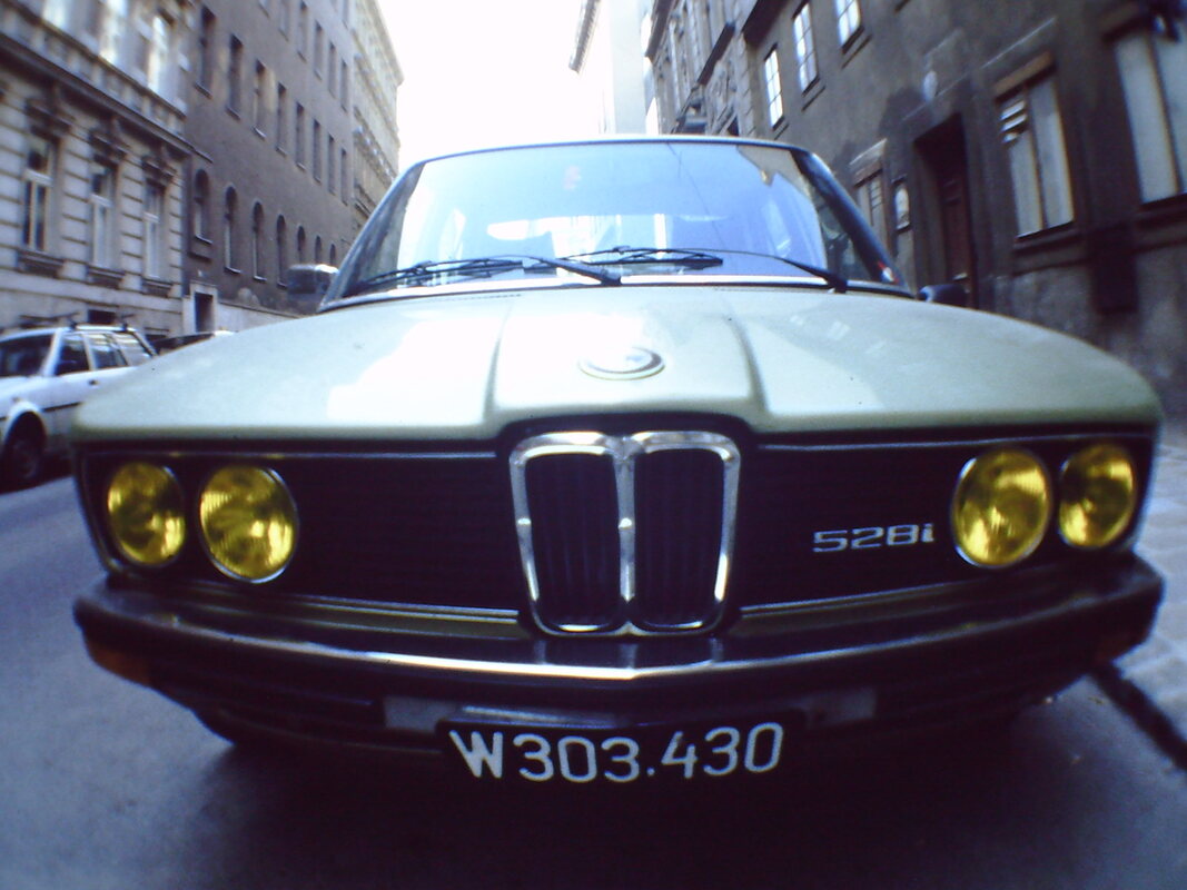BMW 528i