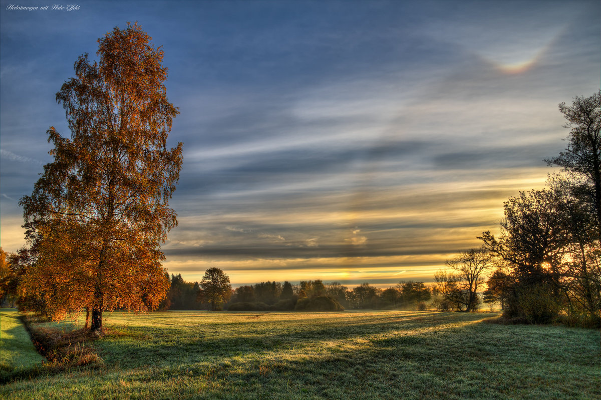 Herbstmorgen mit Halo-Effekt