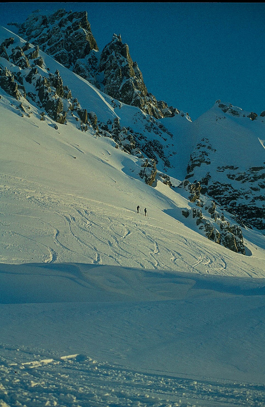 SCHINDLERHÄNGE IM WINTER IM BEREICH DER ULMERHÜTTE