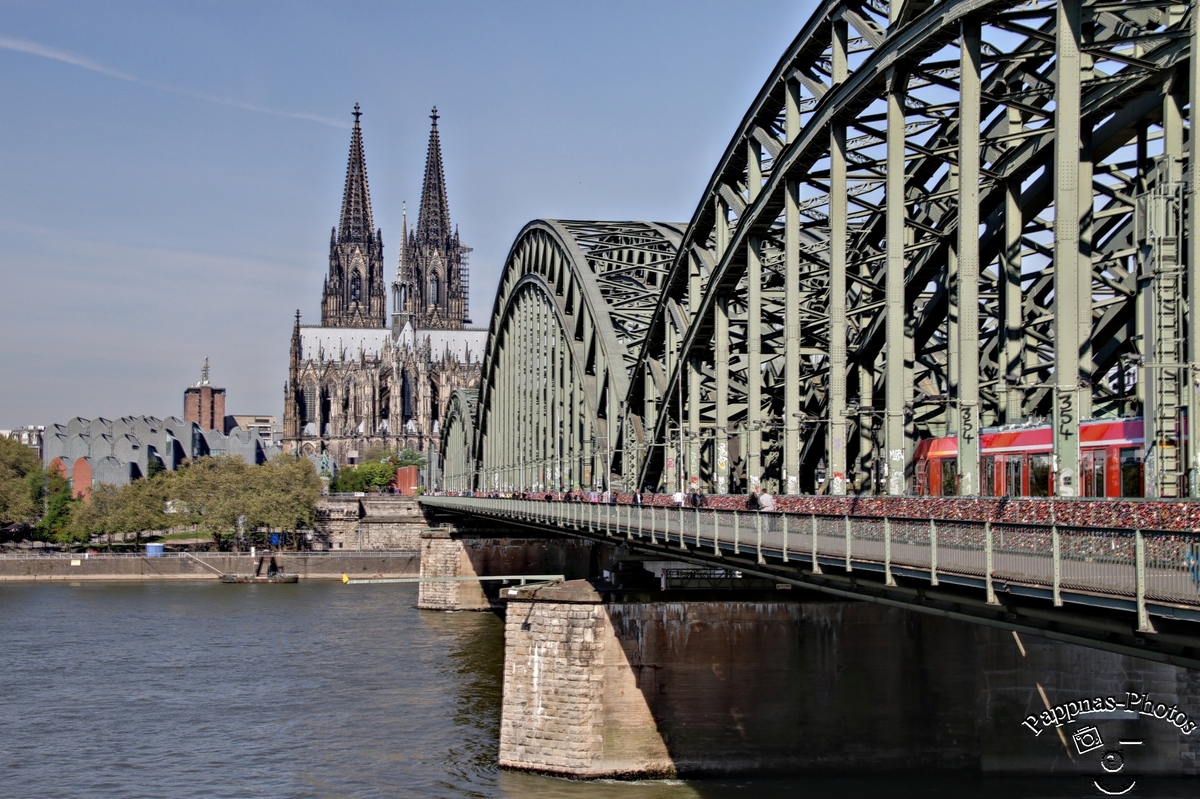 am Kölner Dom  /02