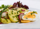 Kartoffelsalat,dazu gibt es heute Abend echteThüringer Bratwürste und nicht sonn  nachgemachtes gedönse