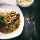 Schweinefleischgulasch mit paprikastreifen,kirschtomaten und reis