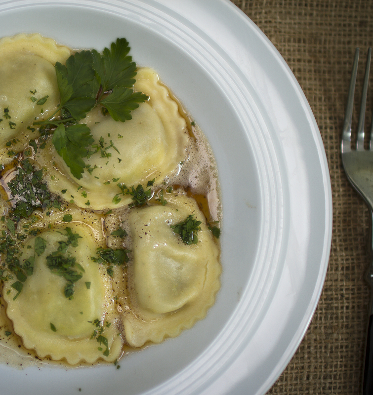 Tiroler Schlutzkrapfen mit brauner Butter und Petersilie
