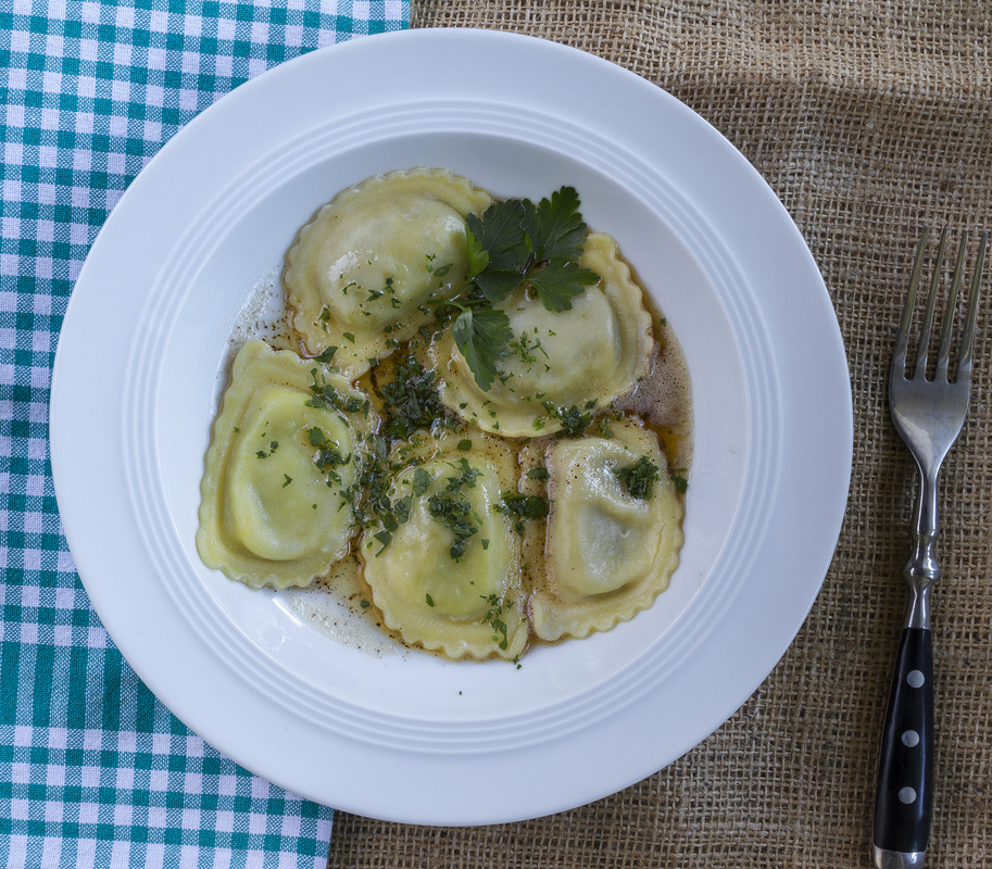 Tiroler Schlutzkrapfen mit brauner Butter und Petersilie