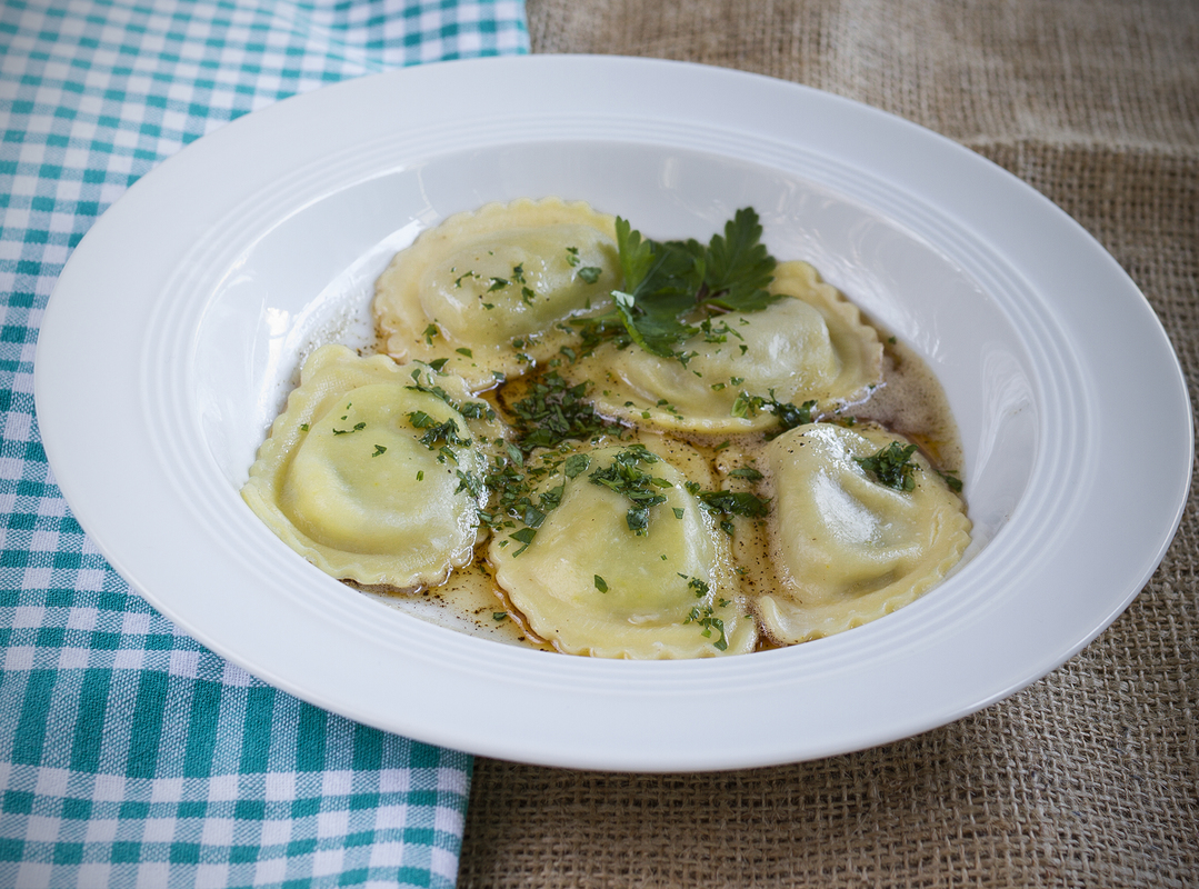 Tiroler Schlutzkrapfen mit brauner Butter und Petersilie
